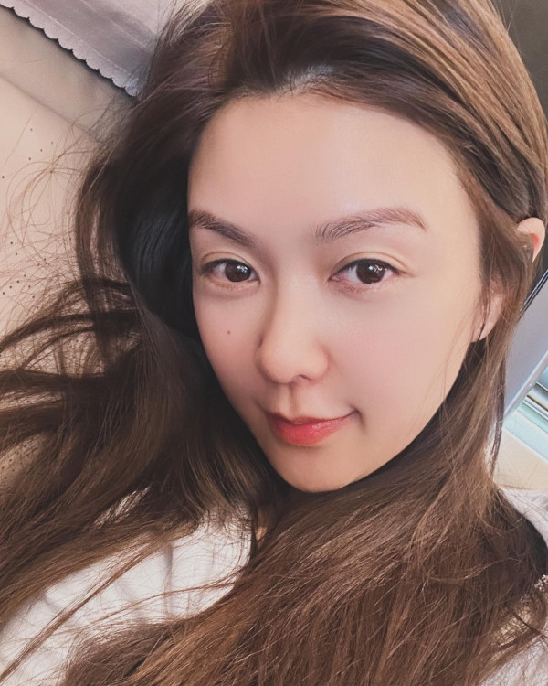 薛凱琪罕見被出賣素顏樣！43歲真實外貌狀態極佳 