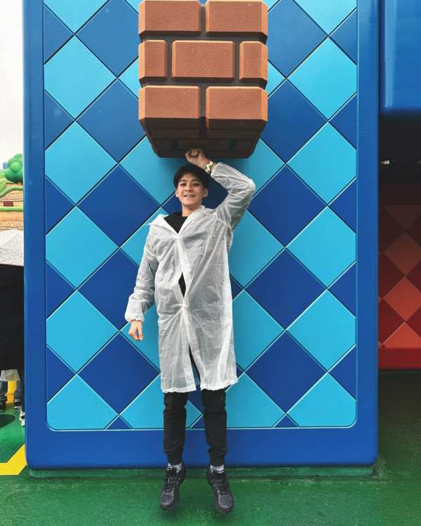 余德丞買手信又「出事」？精選德國禮物被嘲似鞋墊 真身原來是... 