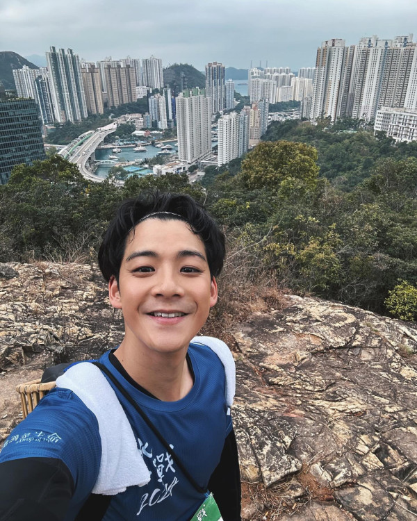 余德丞買手信又「出事」？精選德國禮物被嘲似鞋墊 真身原來是... 