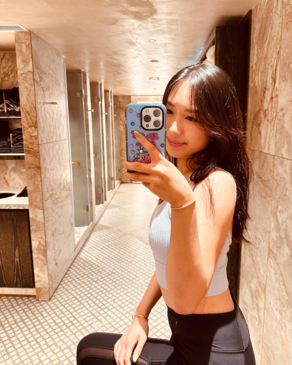 香港「最美星二代」5. 李麗珍女兒-許倚榕Annise / 圖片來源: IG@annise_____ 香港「最美星二代」5. 李麗珍女兒-許倚榕Annise / 圖片來源: IG@annise_____