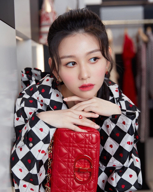 香港「最美星二代」4. 邱淑貞女兒-沈月Ayla / 圖片來源: IG@yuetyuetxx 香港「最美星二代」4. 邱淑貞女兒-沈月Ayla / 圖片來源: IG@yuetyuetxx