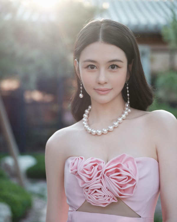 香港「最美星二代」4. 邱淑貞女兒-沈月Ayla / 圖片來源: IG@yuetyuetxx 香港「最美星二代」4. 邱淑貞女兒-沈月Ayla / 圖片來源: IG@yuetyuetxx