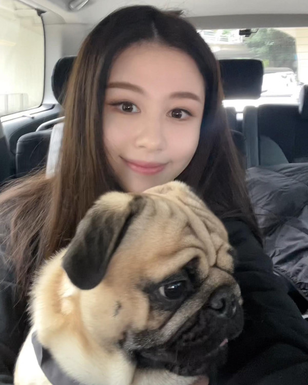 香港「最美星二代」4. 邱淑貞女兒-沈月Ayla / 圖片來源: IG@yuetyuetxx 香港「最美星二代」4. 邱淑貞女兒-沈月Ayla / 圖片來源: IG@yuetyuetxx