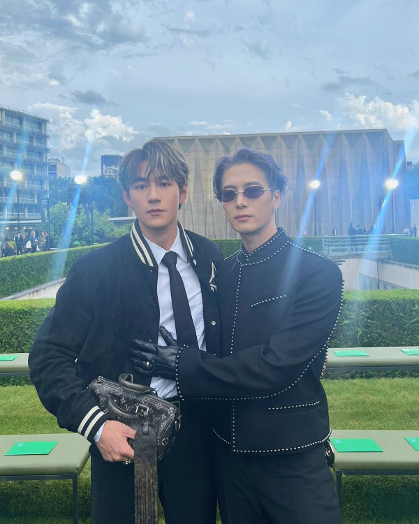 巴黎時裝周｜魏浚笙Jeffrey化身粉絲與各地男神集郵 被韓國巨星孔劉搭膊合照勁緊張 