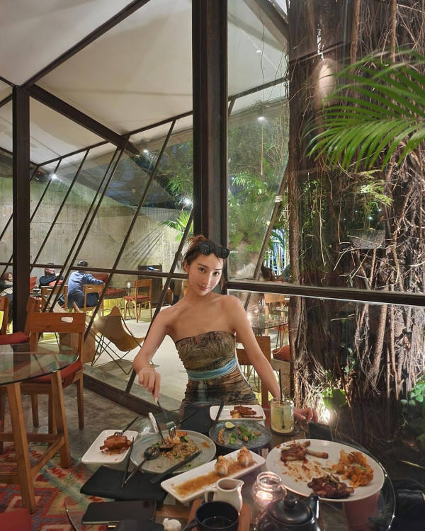 TVB女主持峇里水著巡禮狂曬好身材 「選美常客」2年前再參選港姐 王賢誌係提名人 