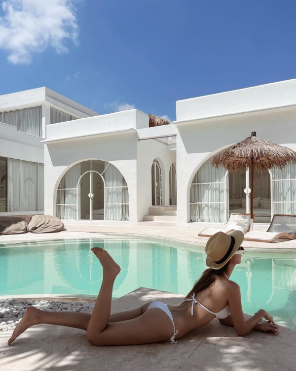 TVB女主持峇里水著巡禮狂曬好身材 「選美常客」2年前再參選港姐 王賢誌係提名人 