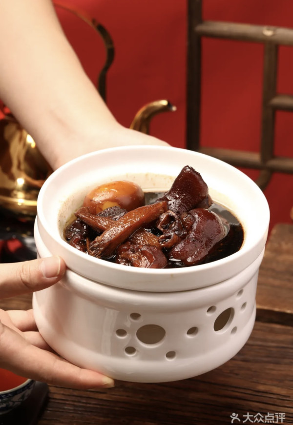 儲香樓-黑金蒜炆豬手