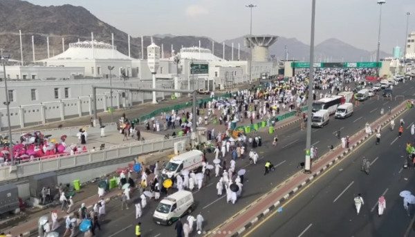 無窮之路4|陳貝兒50度熱浪下遊聖城麥加險中暑 感恩途人2個舉動出手相救保命