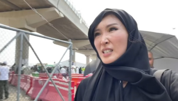 無窮之路4|陳貝兒50度熱浪下遊聖城麥加險中暑 感恩途人2個舉動出手相救保命