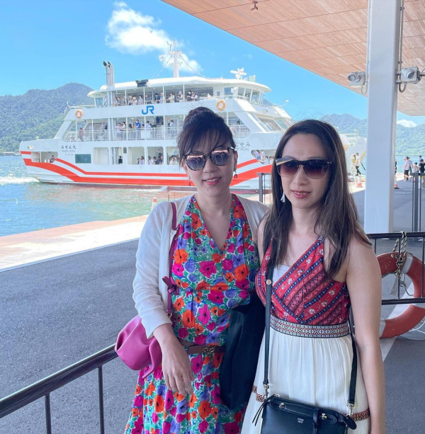 港姐季軍撇低機師老公飛泰國旅行 曬餅印母女合照 婚後淡出娛樂圈專心做人妻 