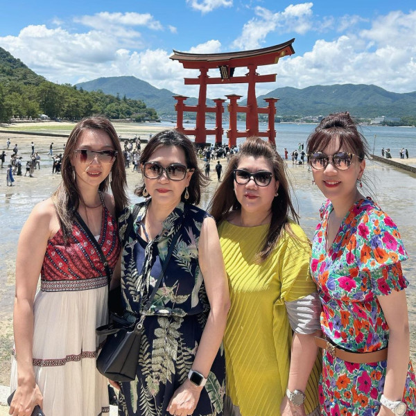 港姐季軍撇低機師老公飛泰國旅行 曬餅印母女合照 婚後淡出娛樂圈專心做人妻 