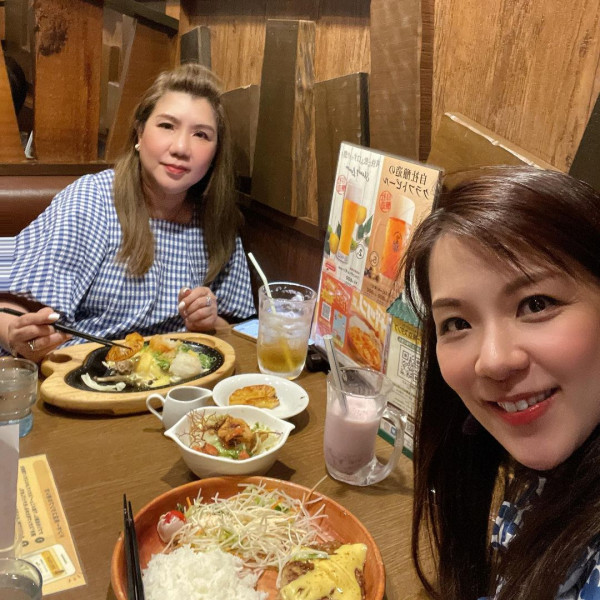 港姐季軍撇低機師老公飛泰國旅行 曬餅印母女合照 婚後淡出娛樂圈專心做人妻 