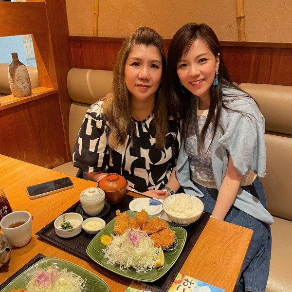港姐季軍撇低機師老公飛泰國旅行 曬餅印母女合照 婚後淡出娛樂圈專心做人妻 