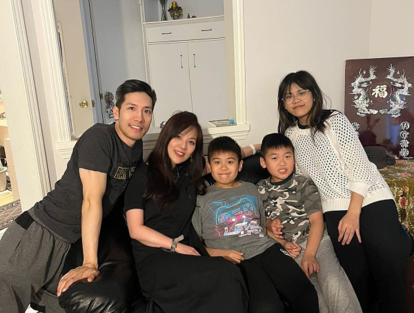 港姐季軍撇低機師老公飛泰國旅行 曬餅印母女合照 婚後淡出娛樂圈專心做人妻 