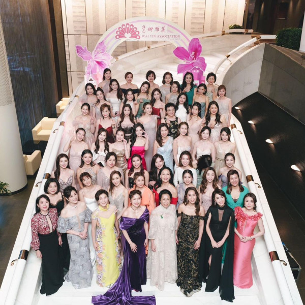 港姐季軍撇低機師老公飛泰國旅行 曬餅印母女合照 婚後淡出娛樂圈專心做人妻 