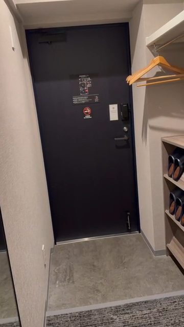 女子悉尼遭翻版雷神強抱 晒事發照片坦言：太突然 網民反應兩極 