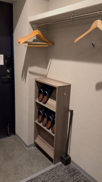 女子悉尼遭翻版雷神強抱 晒事發照片坦言：太突然 網民反應兩極 