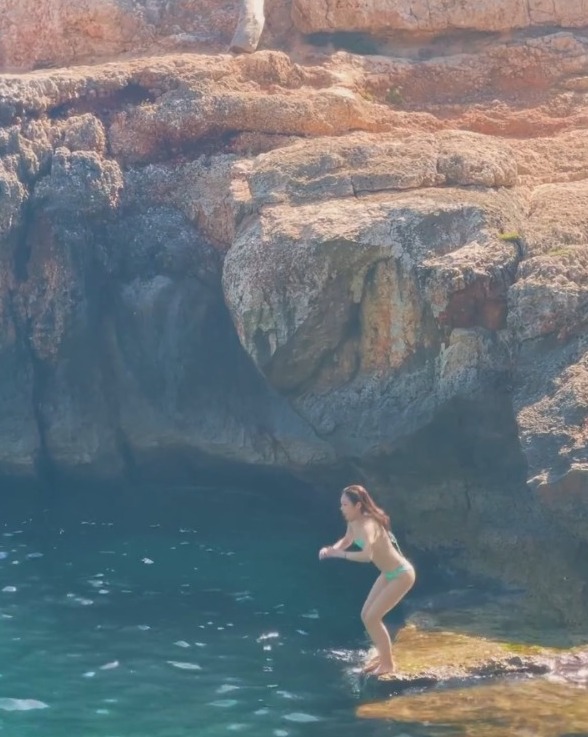 前TVB小花曬泳照高炒角度勁邪惡 西班牙之旅又屙又嘔 旅程慘被耽誤 