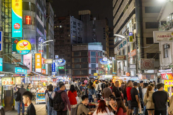 台灣高CP值酒店推介!高雄文青風正旅館 10分鐘行到六合夜市 房價0起/晚