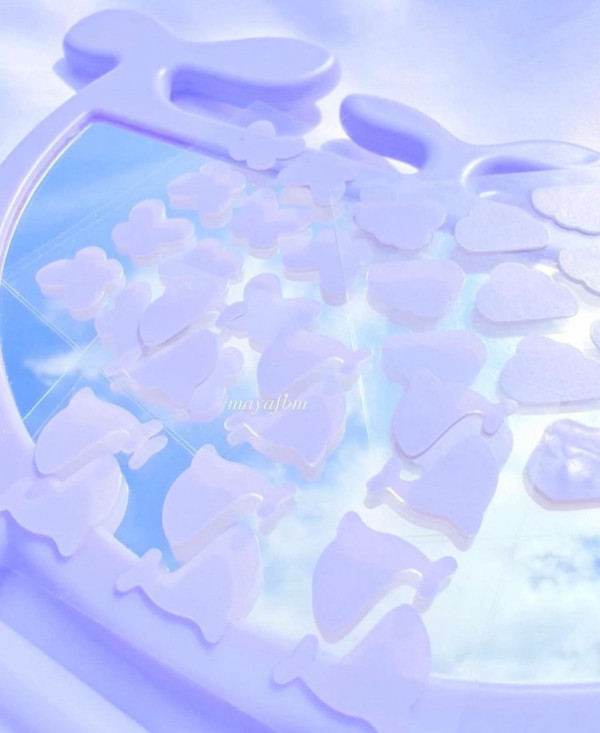 Y2K暗瘡貼推薦:Florence by Mills/圖片來源:IG@florencebymills