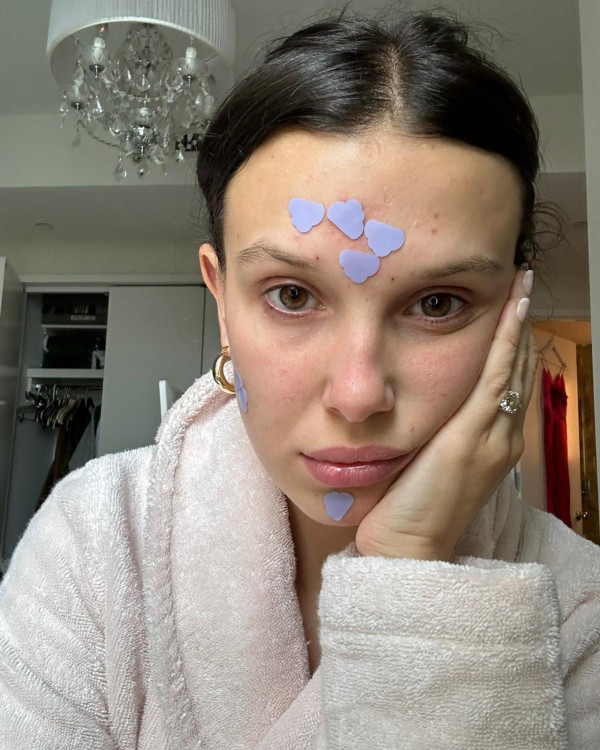 Y2K暗瘡貼推薦:Florence by Mills/圖片來源:IG@florencebymills