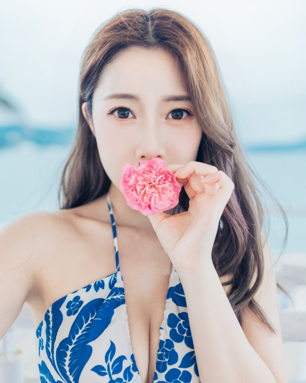 陳庭欣罕晒火辣泳衣相玩透視！洶湧胸形畢露震撼網民眼球！ 