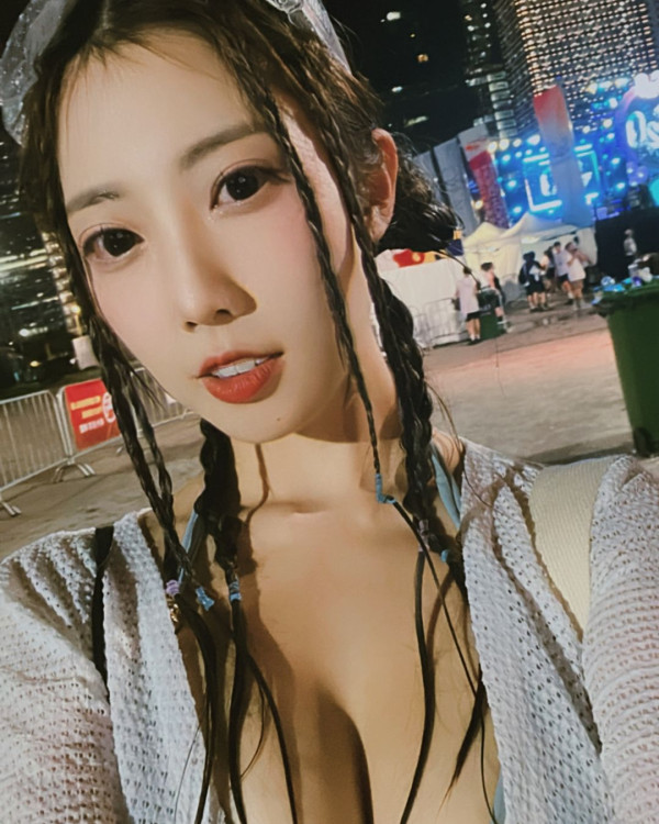 陳庭欣罕晒火辣泳衣相玩透視！洶湧胸形畢露震撼網民眼球！ 