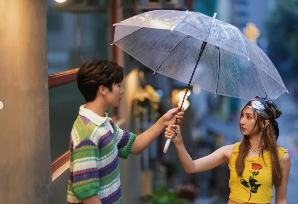 聲夢小花台北夜市化身神槍手 興奮曬戰利品 粉絲讚文武雙全 