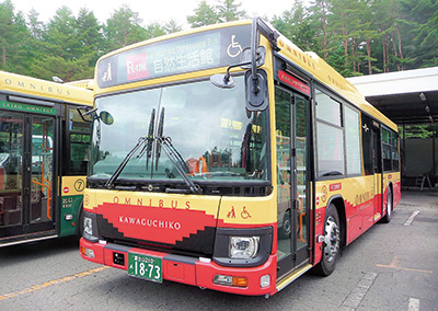 河口湖觀光巴士紅線(圖片來源:Mt Fuji Pass) 河口湖觀光巴士(圖片來源:Mt Fuji Pass)
