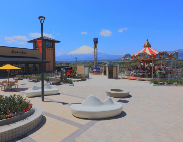 御殿場Outlet（圖片來源：Facebook@Shopping Heaven / Premium Outlets Japan）