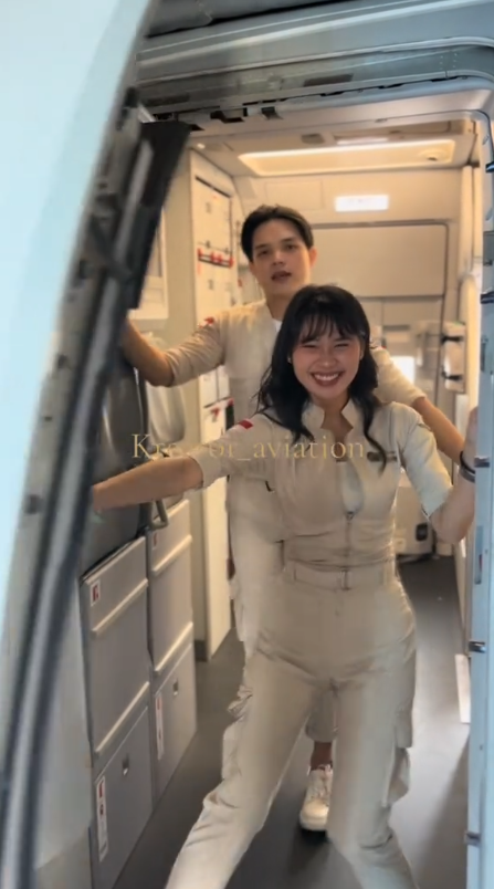 印尼空姐全新工裝制服  拋棄高踭鞋、窄身裙/另類性感美刷新網民認知？ 