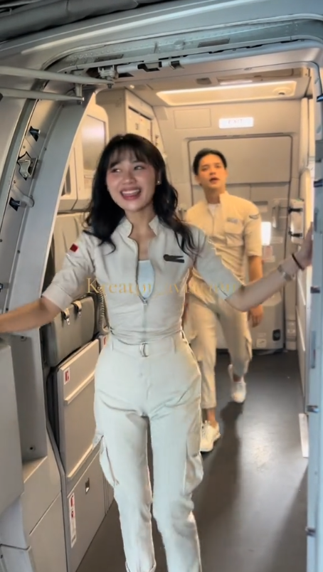 印尼空姐全新工裝制服  拋棄高踭鞋、窄身裙/另類性感美刷新網民認知？ 