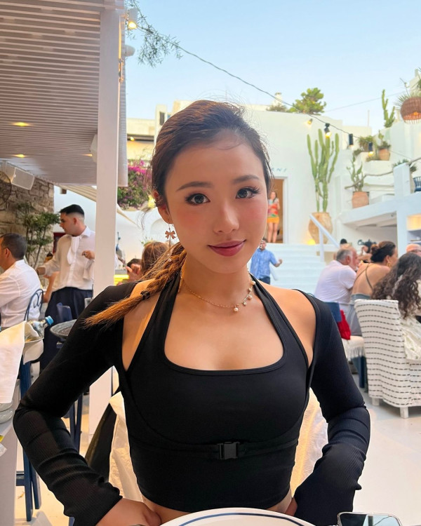 「溜冰女神」馬曉晴快閃旅行遊歐亞非 火辣比堅尼大曬Fit爆身材