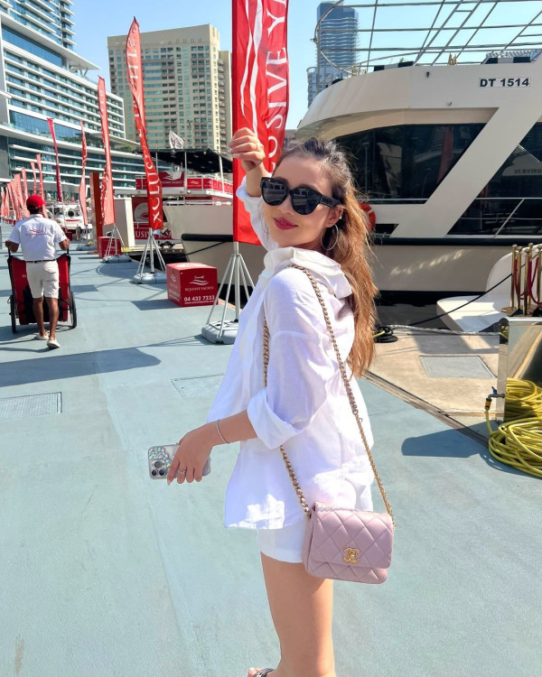 「溜冰女神」馬曉晴快閃旅行遊歐亞非 火辣比堅尼大曬Fit爆身材