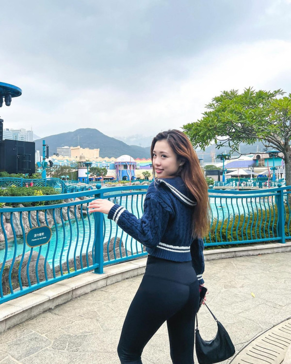 「溜冰女神」馬曉晴快閃旅行遊歐亞非 火辣比堅尼大曬Fit爆身材