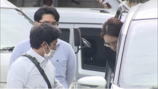 26歲托兒所職員佐久間清來涉虐兒被捕,其外貌引起日本網民熱議。(影片截圖) 日本托兒所26歲女職員扯5歲童頭髮被捕 頂級美貌撞樣太妍