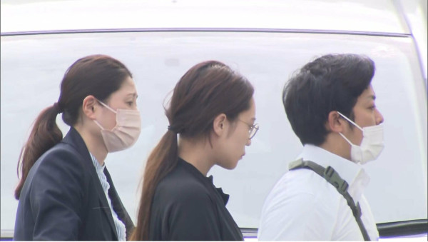 26歲托兒所職員佐久間清來涉虐兒被捕,其外貌引起日本網民熱議。(影片截圖) 日本托兒所26歲女職員扯5歲童頭髮被捕 頂級美貌撞樣太妍