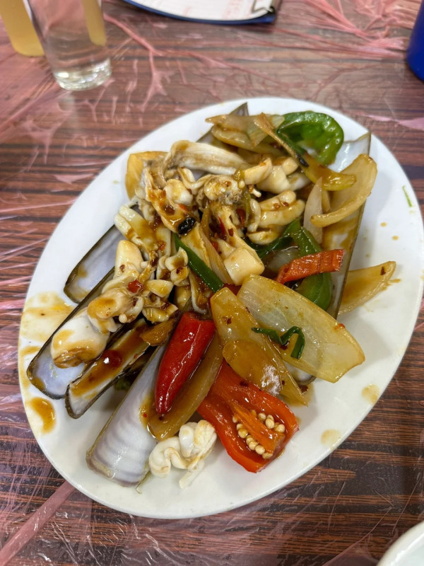 香港大排檔推薦︱逾10間必食地道大排檔推介！黑椒薯仔牛柳粒／風沙雞／椒鹽鮮魷／紅燒乳鴿／潮州滷水