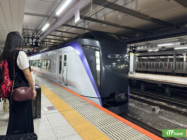 「富士回遊」列車，每日暫時3對（去程、回程）來往新宿至河口湖。全車指定席，建議先行劃位。（韋珈萱攝）