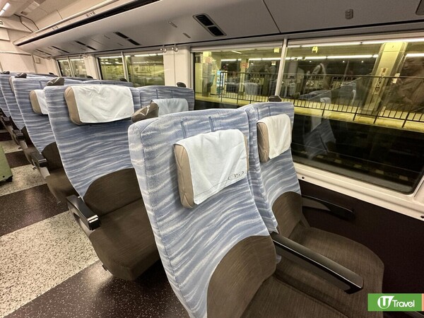 「富士回遊」列車，每日暫時3對（去程、回程）來往新宿至河口湖。全車指定席，建議先行劃位。（韋珈萱攝）