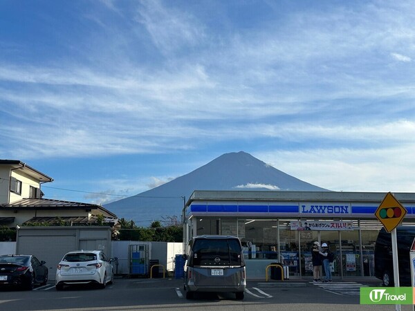 河口湖LAWSON 影富士山，玩在已「被圍封」了。（韋珈萱攝） 