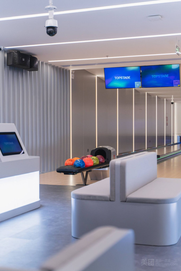 深圳TOPSTAGE運動潮玩區室內遊樂埸 佔地2000平方米/20多種娛樂設施!滾輪溜冰/保齡球/賽車