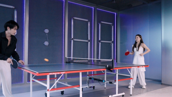 深圳TOPSTAGE運動潮玩區室內遊樂埸 佔地2000平方米/20多種娛樂設施!滾輪溜冰/保齡球/賽車