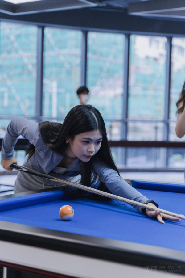 深圳TOPSTAGE運動潮玩區室內遊樂埸 佔地2000平方米/20多種娛樂設施!滾輪溜冰/保齡球/賽車