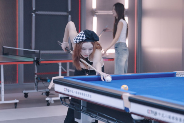 深圳TOPSTAGE運動潮玩區室內遊樂埸 佔地2000平方米/20多種娛樂設施!滾輪溜冰/保齡球/賽車