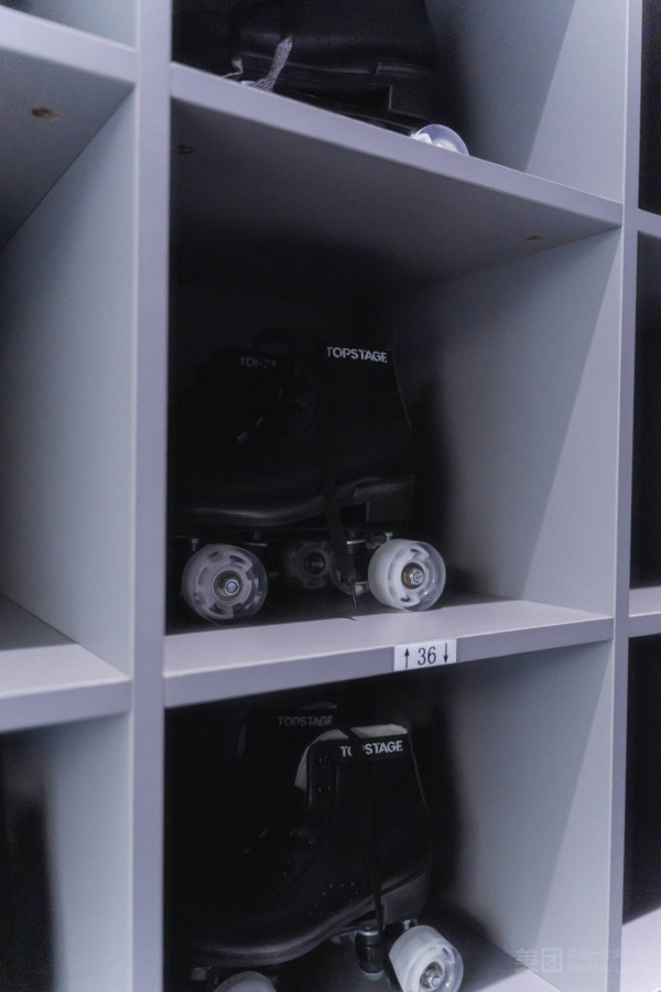 深圳TOPSTAGE運動潮玩區室內遊樂埸 佔地2000平方米/20多種娛樂設施!滾輪溜冰/保齡球/賽車