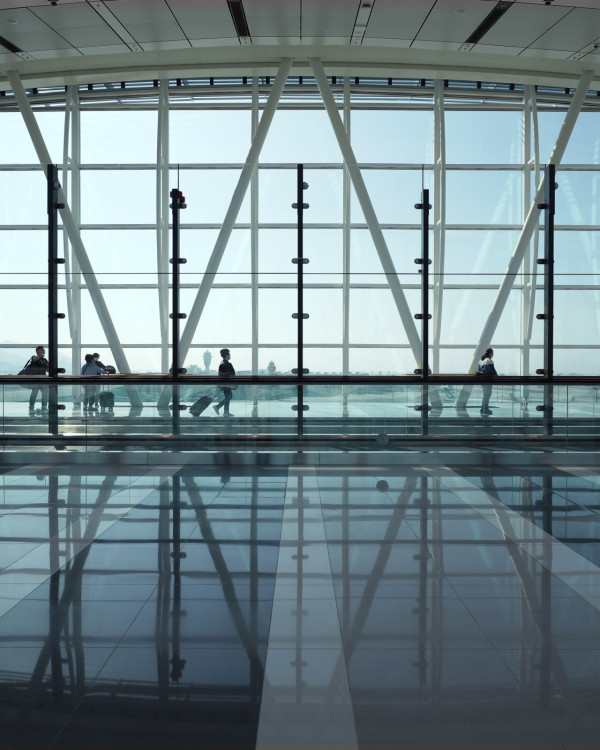 (香港國際機場FB) 提琴家帶手提樂器被拒上機 發文望航空公司關注:考慮方便音樂家出行