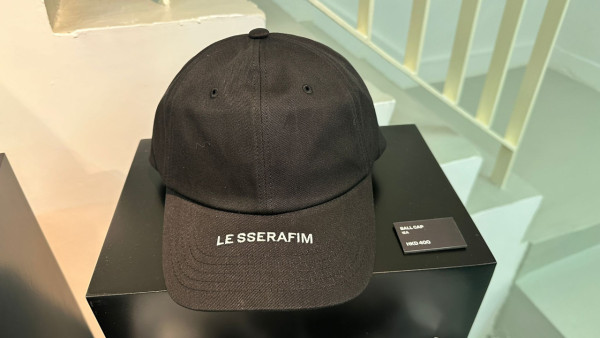 LE SSERAFIM香港期間限定店︱香港店限定貨品！黑白金屬風成員同款衣服