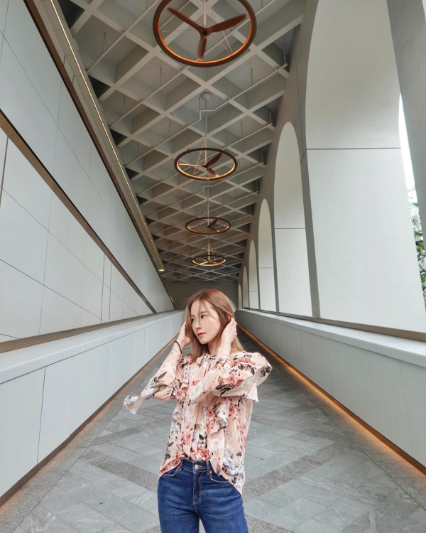 傅穎半裸照被控袒胸露臀遭限制 北上發展複式豪宅極富貴 