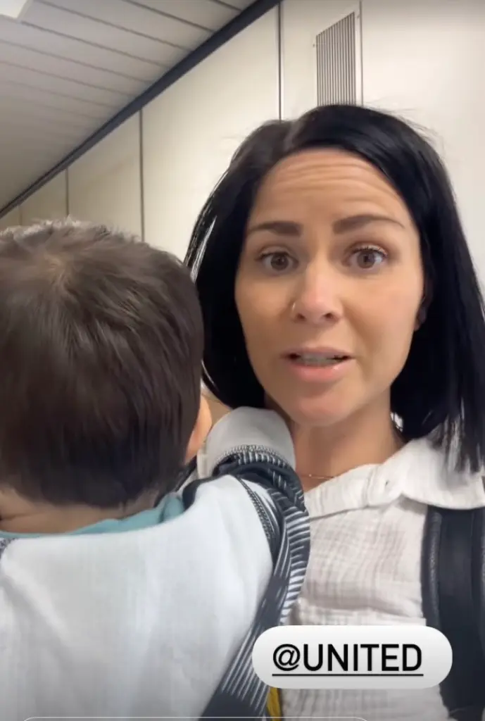 港女上飛機發現突然來月經 UO空姐一舉動極暖心 網民分享類似經歷 